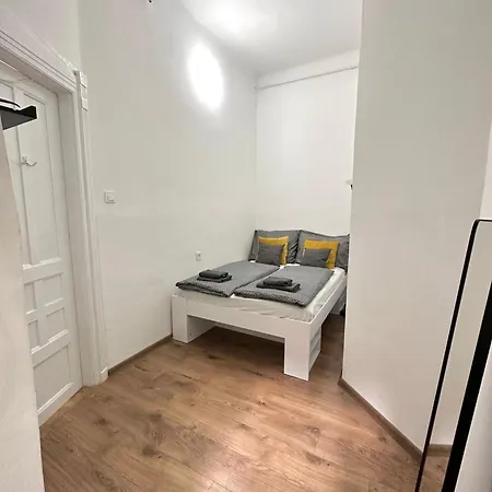 Elegant For 8 Person With Free Parking For 2 Cars Budapeszt
