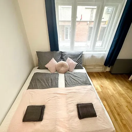 Elegant For 8 Person With Free Parking For 2 Cars Apartament *