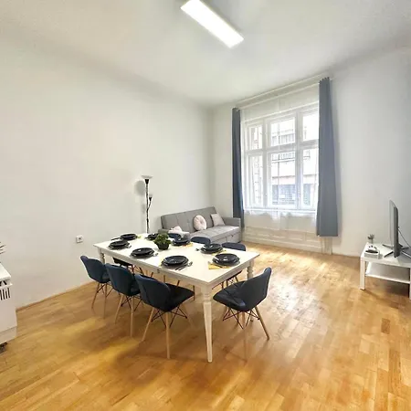 Apartament Elegant For 8 Person With Free Parking For 2 Cars