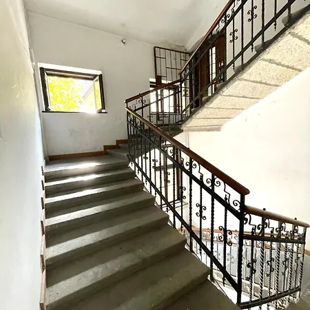 Aradi With Private Bathroom In The Centre *