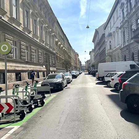 Aradi With Private Bathroom In The Centre Budapest