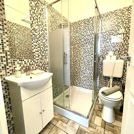 Aradi With Private Bathroom In The Centre Privatunterkunft *