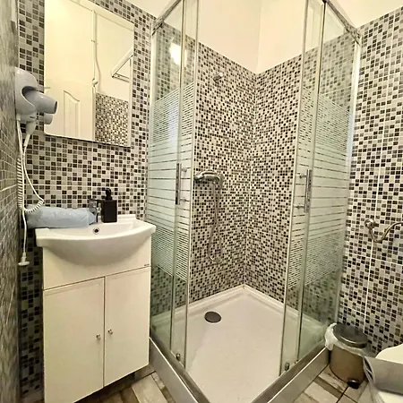 Aradi With Private Bathroom In The Centre Privatunterkunft Budapest