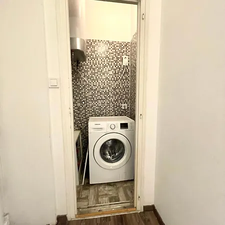 Aradi With Private Bathroom In The Centre