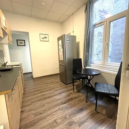 Aradi With Private Bathroom In The Centre