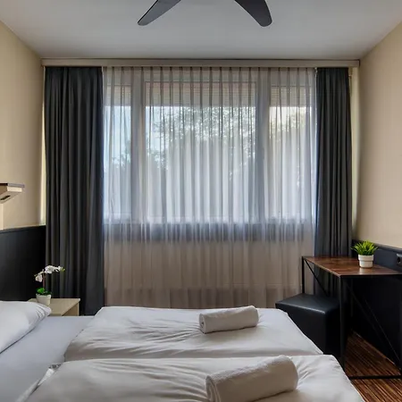 Budget Hotell 2*