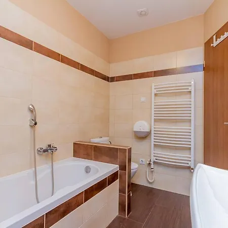 Synagogue Loft 3br Free Parking Apartment Budapest