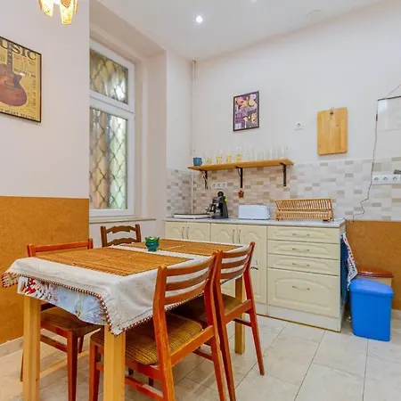 Synagogue Loft 3br Free Parking * Budapest