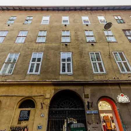 Synagogue Loft 3br Free Parking Apartment
