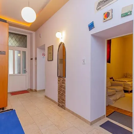Synagogue Loft 3br Free Parking Apartment Budapest
