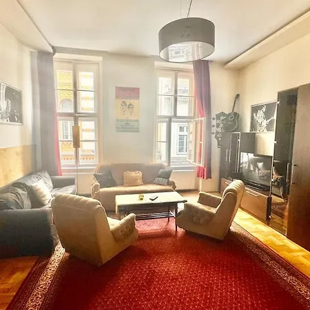 Synagogue Loft 3br Free Parking Budapest