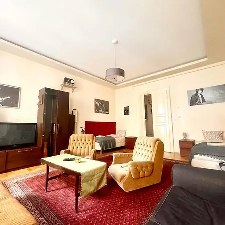 Synagogue Loft 3br Free Parking Apartment Budapest