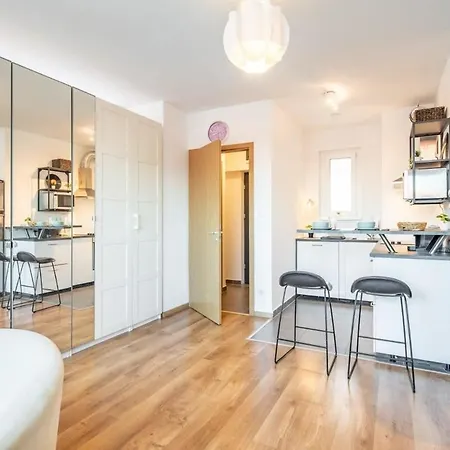 Apartment Cute With Balcony