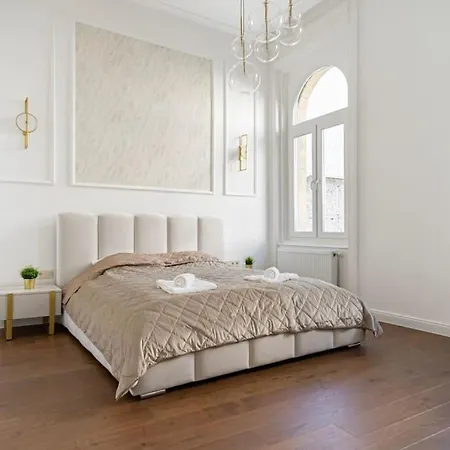 The Opera Luxury *