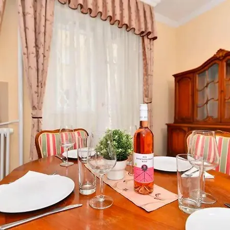 Apartamento Neo-baroque Near Basilica *