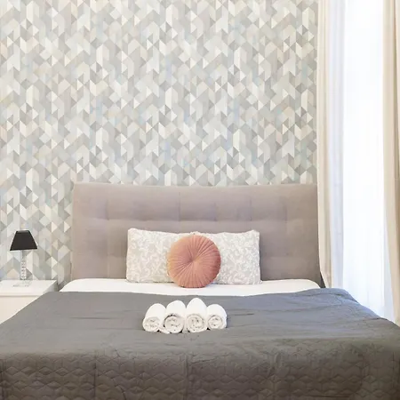 Central Located Cozy In Historical Building Budapest