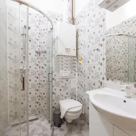 Central Located Cozy In Historical Building * Budapest