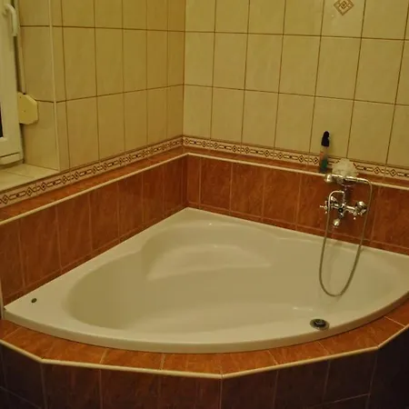 Exigens House Apartman *