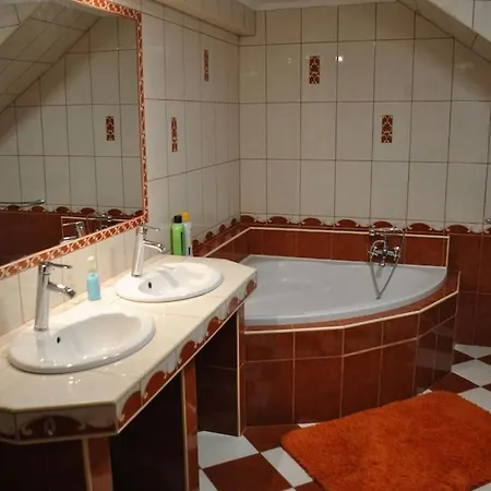 Exigens House Apartman *