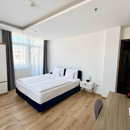 Rooftop City With Deep Garage Ostello *