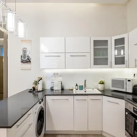 Designer Luxury Next To Dohany Synagogue With Balcony Budapest