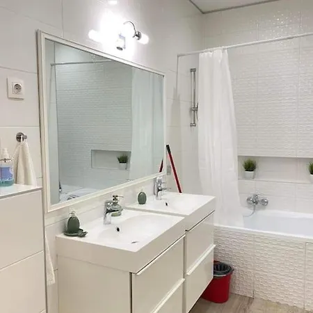 Wesselenyi Utca 4 * Budapest