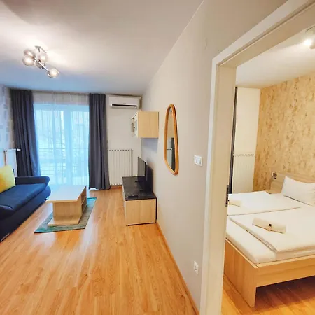 Maple Tree Budget Budapest