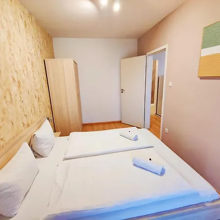 Maple Tree Budget Apartman