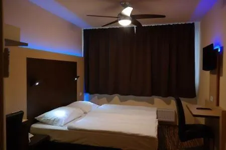 Budget Hotell 2*