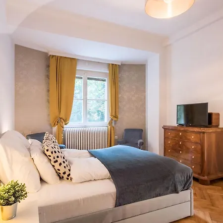 - Spacious - Classic Charm Budapest
