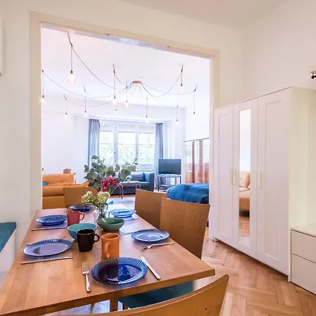 - Spacious - Classic Charm Budapest