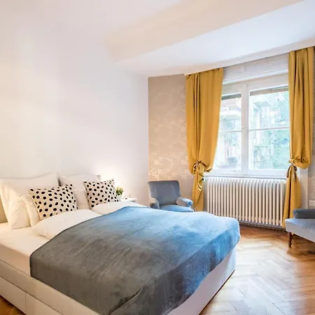 Apartment - Spacious - Classic Charm *