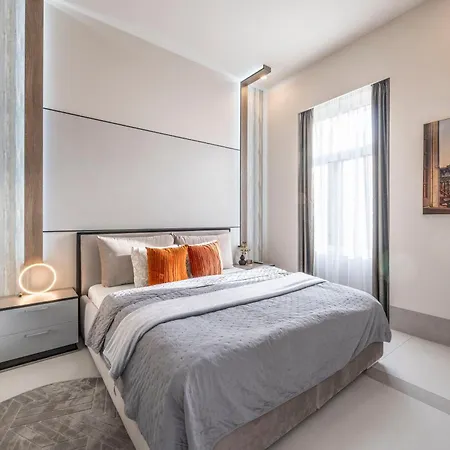 Luxurious High-end Grand On The St Stephen Road Apartament *