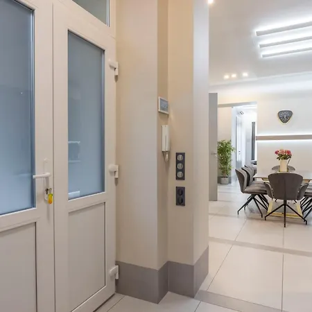 Apartament Luxurious High-end Grand On The St Stephen Road