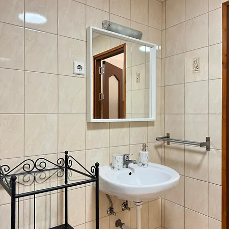 Nepszinhaz With Ac *