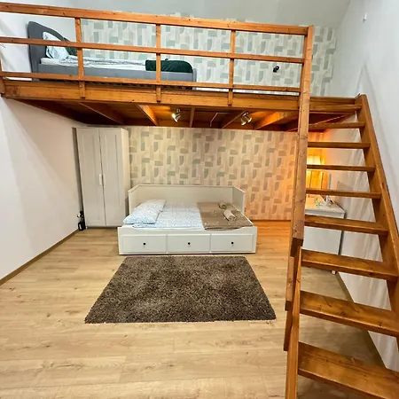 Nepszinhaz With Ac * Budapest