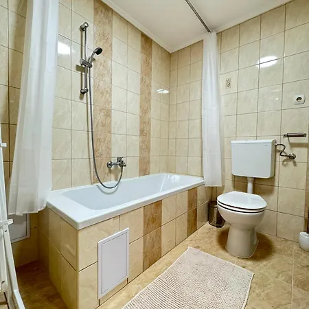Nepszinhaz With Ac Apartment