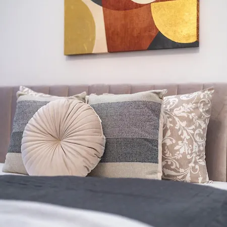 Apartment Deluxe & Cozy Located Joseph Boulevard Budapest