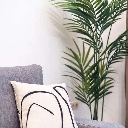 Deluxe & Cozy Located Joseph Boulevard Apartment