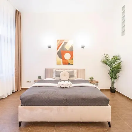 Apartment Deluxe & Cozy Located Joseph Boulevard