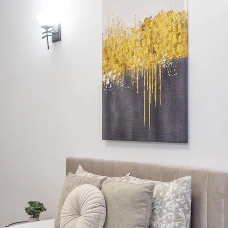 Apartment Deluxe & Cozy Located Joseph Boulevard