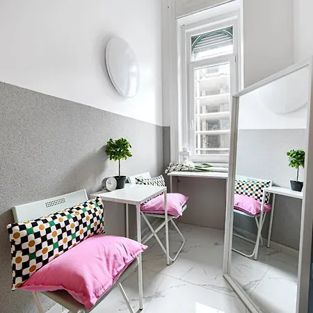 New Modern Homes Rakoczi 57 *