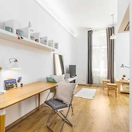 Apartment I Am At Center *