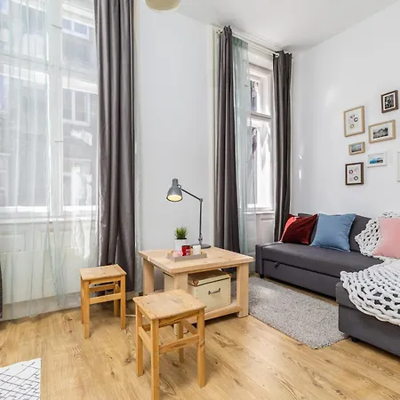 Apartment I Am At Center *