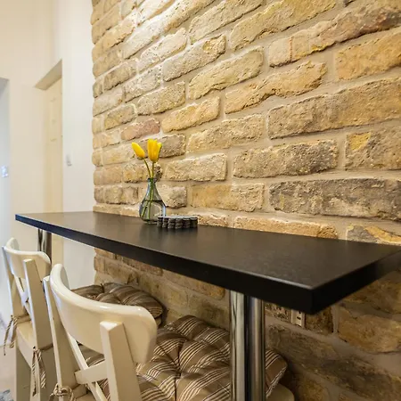 Lovolde Square - Next To Famous Andrassy Avenue Apartment *