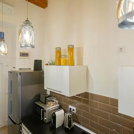 Apartment Lovolde Square - Next To Famous Andrassy Avenue *
