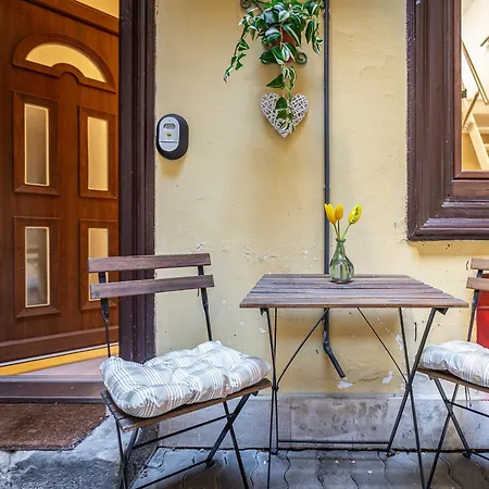 Apartment Lovolde Square - Next To Famous Andrassy Avenue Budapest