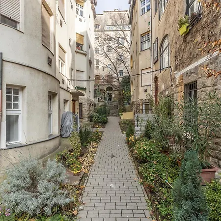 Apartment Hidden Gem In Buda Budapest
