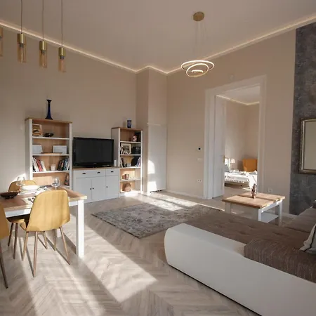 Opera Luxury Resident Apartment *