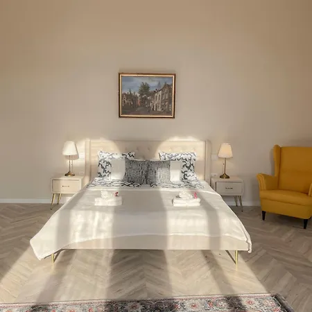 Opera Luxury Resident *